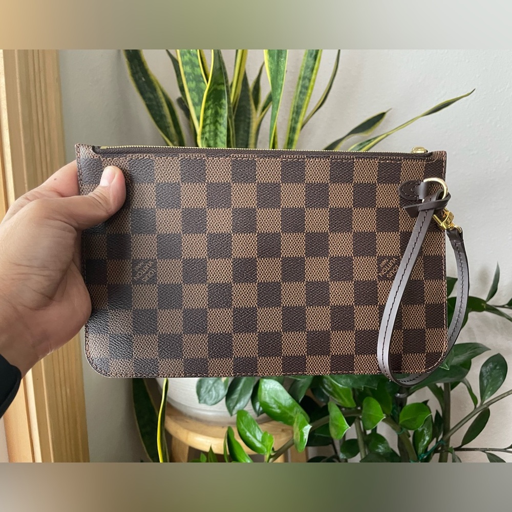 Authentic LOUIS VUITTON Damier Neverfull MM Pochette only